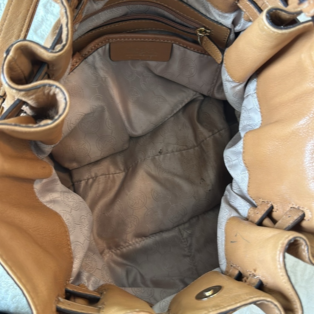 Michael Kors Light Brown Shoulder Bag With Gold Hardware And Magnetic Closure - Picture 9 of 12